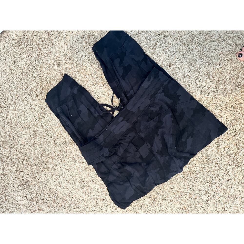Lululemon Black Camouflage Joggers 14 - Picture 2 of 2
